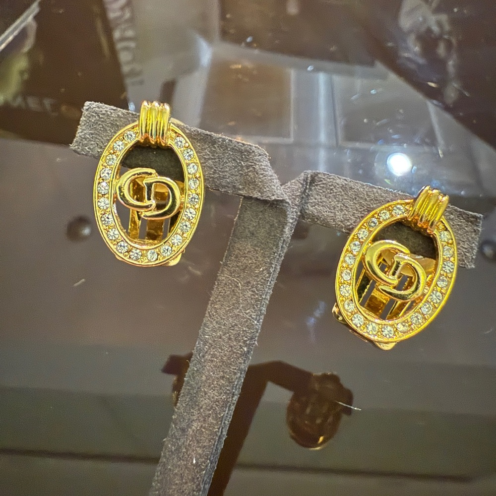 LOT 2192 18K gold plated Christian Dior vintage clip on earrings - Picture 4 of 9